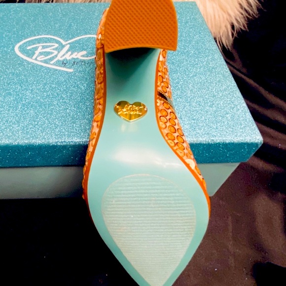 BNWT BETSEY JOHNSON Gold Sequin Platform Heels, Size 5.5 - Picture 8 of 9